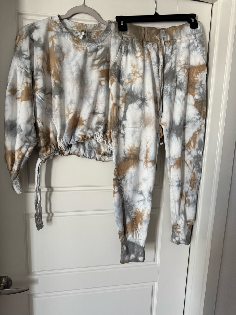 Tie-Dye Drawstring Sweatshirt & Jogger Set - White, Gray & Tan